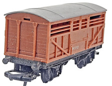 Tri-ang Railways R122 OO Gauge Cattle Wagon Long Wheelbase M3712 Model Train Box