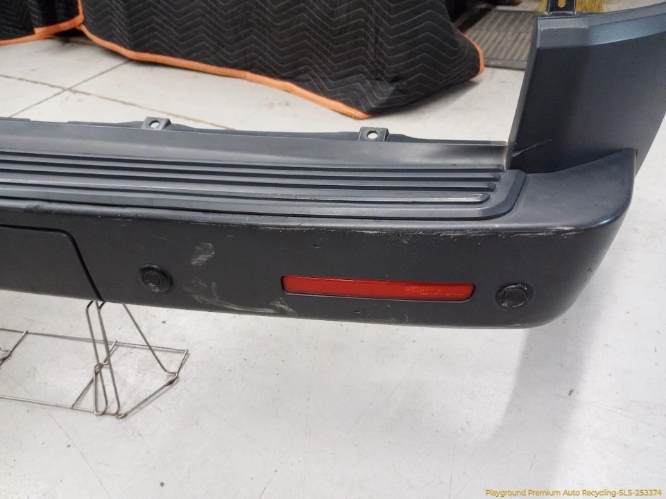 Land Rover LR3 Rear Bumper Cover With Park Assist Sensor Black Fits 2005-2008 05 — 第 4/4 张图片
