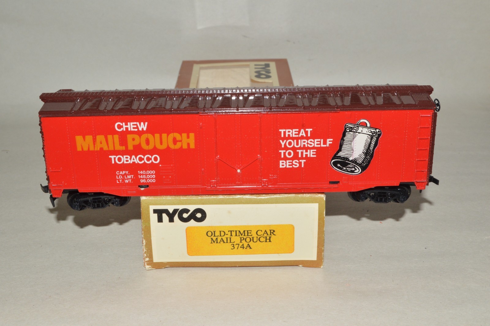 HO scale Tyco Mail Pouch Chewing Tobacco 50' billboard advertising box car train