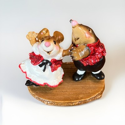 Wee Forest Folk MMO-2 ''Do-Si-Do'' Whimsy Hollow Special Color Red Sparkles 1999