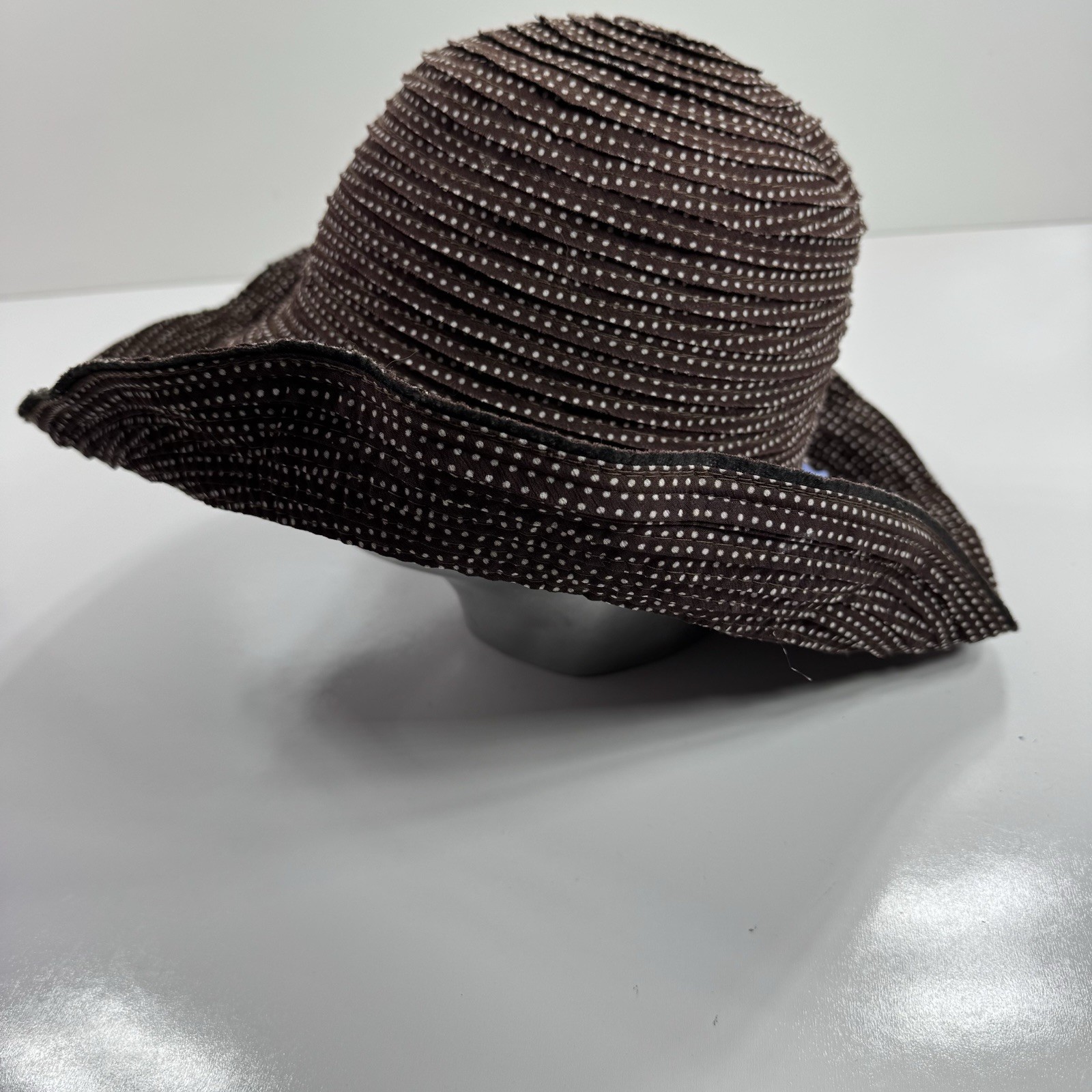 Wallaroo Hat Co Scrunchie Poseable Brim Brown Whi… - image 9