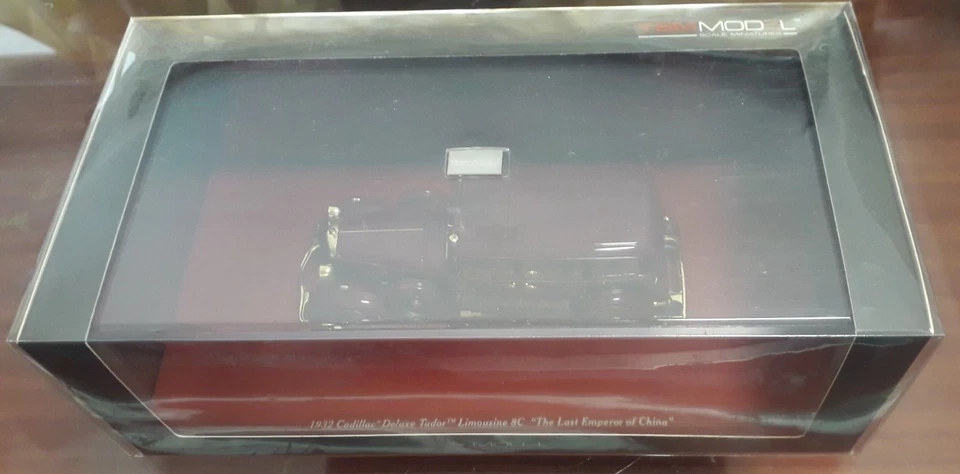 TRUESCALE 1/43 CADILLAC DELUXE TUDOR LIMOUSINE 8C 1932 RED TSM124312 NUOVO - Immagine 2 di 4