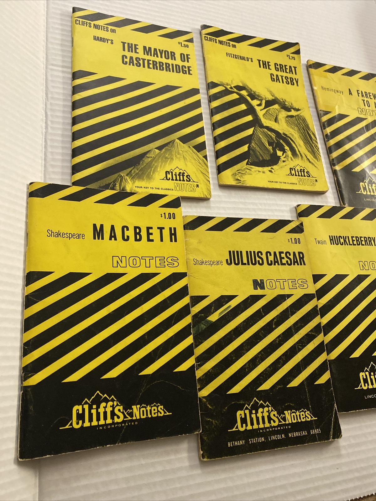 7 LOT Cliffs Notes Classics Lit. Study Guides Gatsby Hick Finn Macbeth Caesar