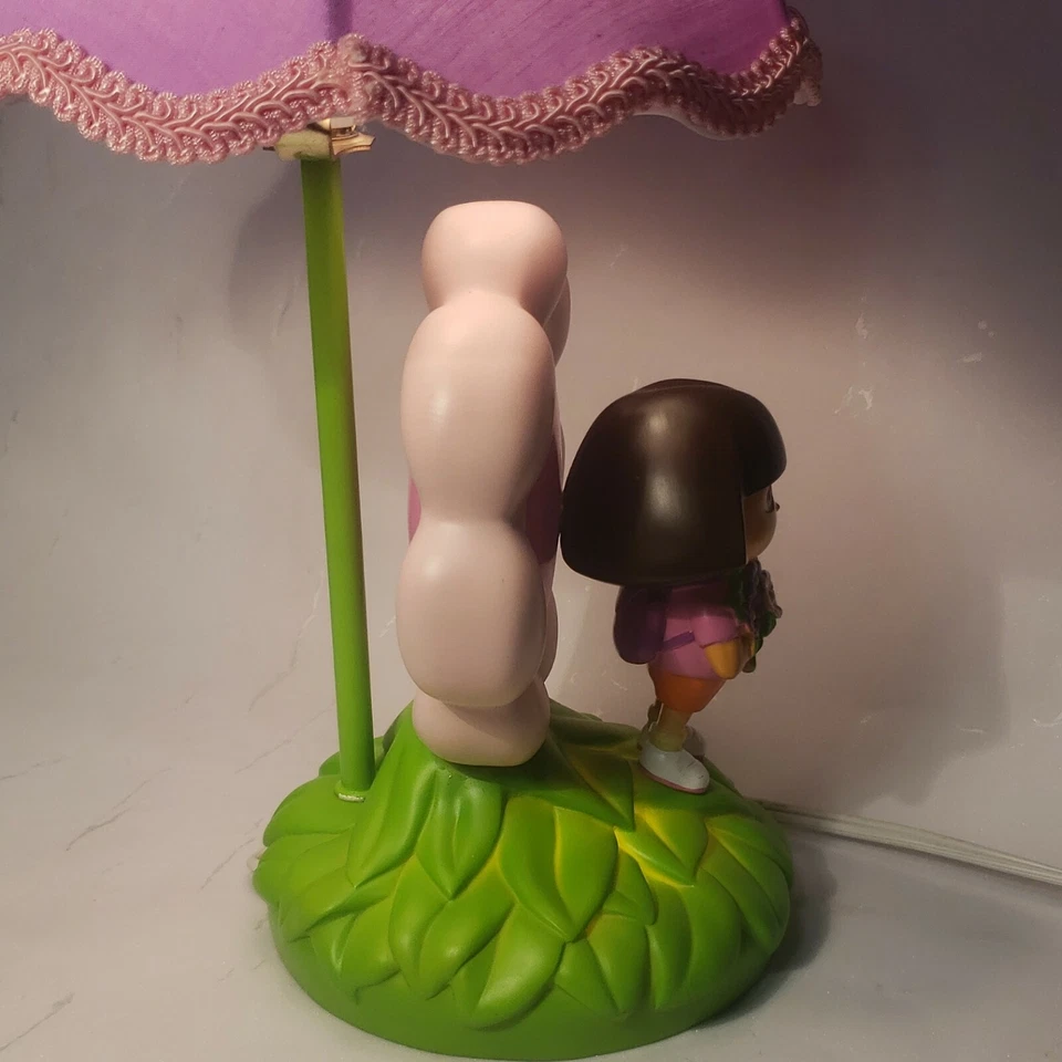 "Lámpara de Escritorio Dora la Exploradora 17"" Flor 3D y Luz Nocturna Púrpura Funciona Usada en Excelente Condición" Foto 4 de 4