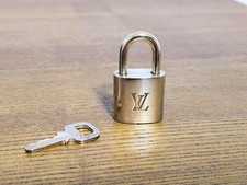 LOUIS VUITTON Padlock Key Cadena Gold Polished 333 Triples Same numbers 