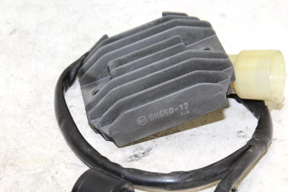 Регулятор напряжения выпрямителя 2001 Kawasaki Ninja Zx6r Zx600j - Изображение 2 из 4