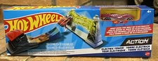 Hot Wheels Electric Tower Play Set. Race Car with Race Track