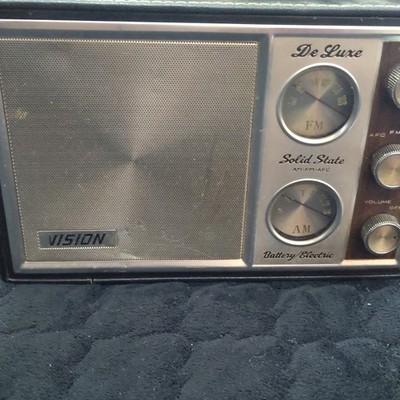 Vision De Luxe Solid State AM/FM Portable Radio w/ AFC, Battery, Silver/Black
