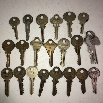 Vintage Keys, All Random Lot Of 22 As Shown Mixed Brands, Styles, Sizes