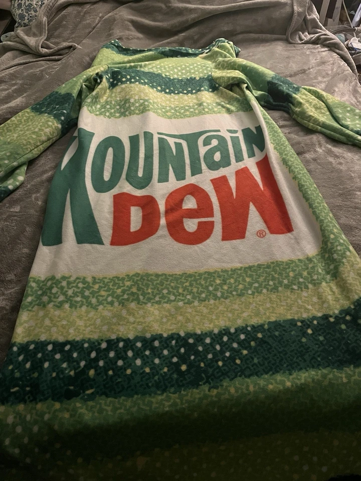 Manta polar súper suave cómoda con manga MOUNTAIN DEW DO THE DEW 71 pulgadas x 54 pulgadas Foto 3 de 4