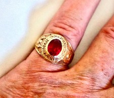 6.4gm 9ct Gold College or High School Signet Ring. Modern American School 1915?