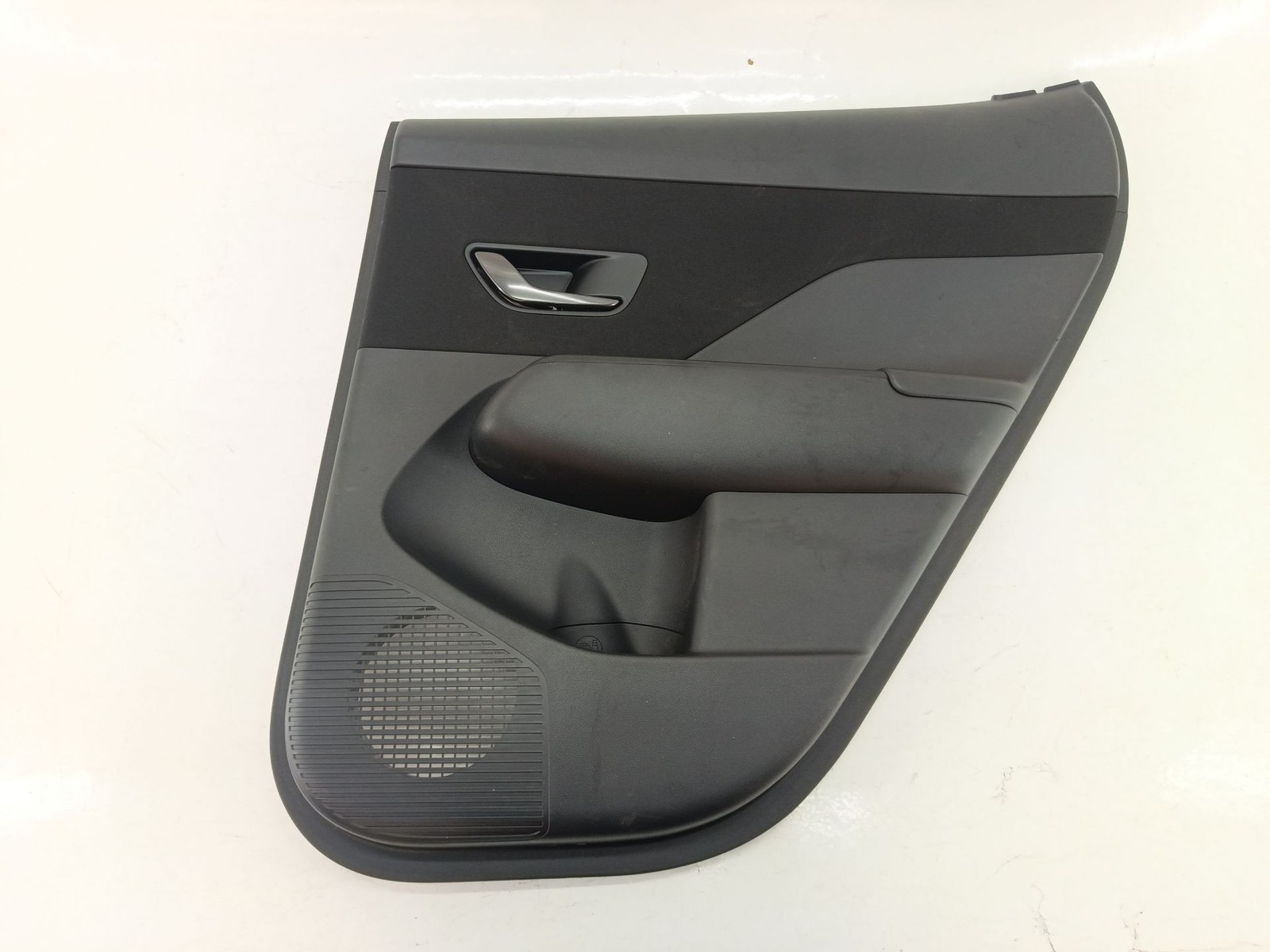 83340-BE100 RIGHT REAR DOOR TRIM / 225562 FOR HYUNDAI KONA OS, OSE, OSI 1.6 GD