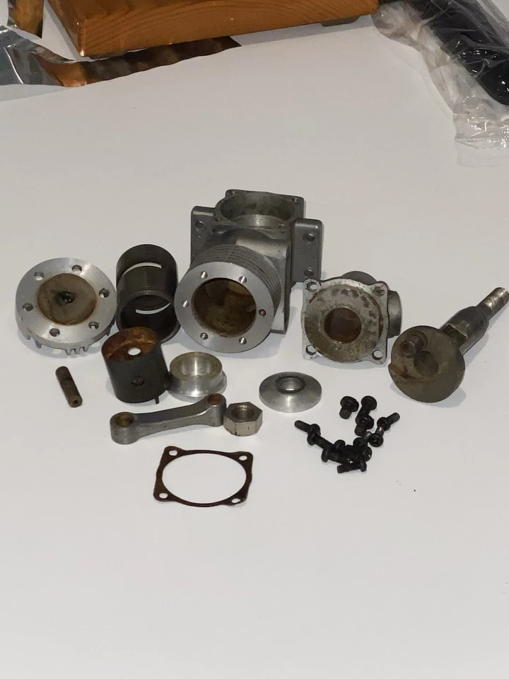 ENYA 35 MODEL 5224, CONTROL LINE ENGINE UN-ASSEMBLED - Image 4 of 4