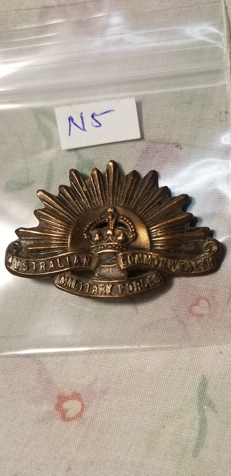 Australian Commonwealth Military Forces Hat Badge Idn1.