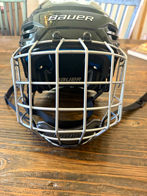 Bauer RE-AKT 55 Small Black Ice Hockey Helmet Full Face Cage CSA/CE Chin Cup