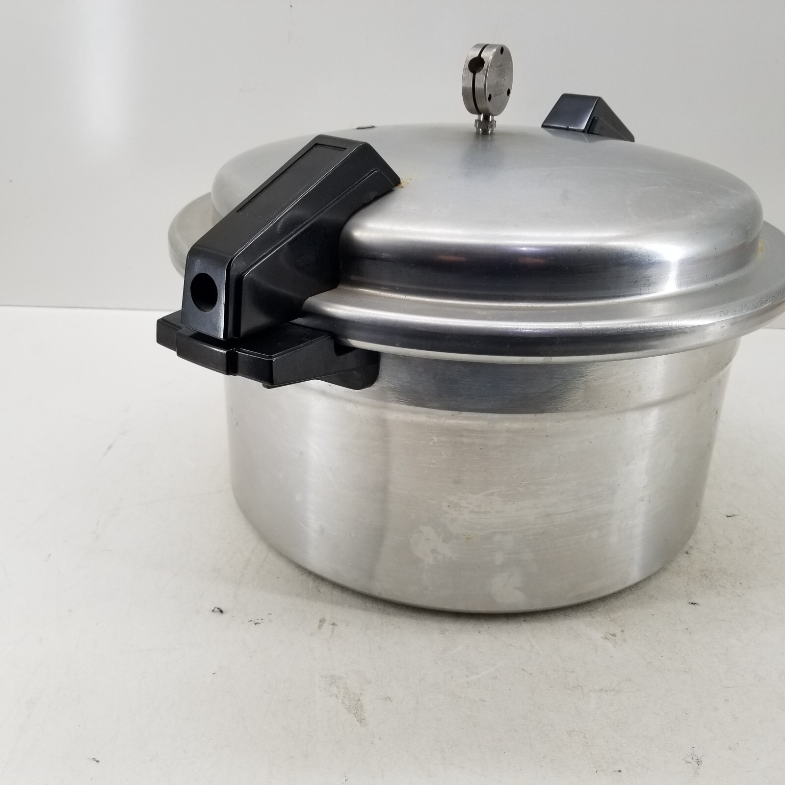 Mirro 12 Qt. Aluminum Pressure Cooker Canner w/Trivet & Gasket M0512