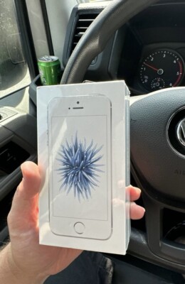 Apple iPhone SE 1. Gen - 32GB - Silver- NEW- Ohne  Simlock- Original Verpackt