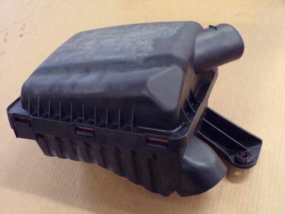 2004 2003 saturn ion air box cleaner 2.2L - Image 2 of 4