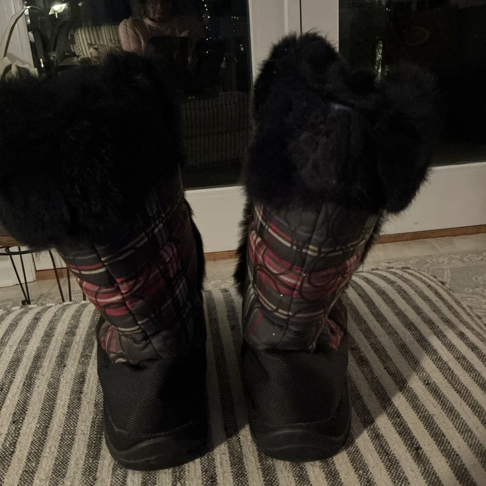 Botas para mujer Coach “Jennie” talla 11 negras y rojas con cordones de piel a cuadros Foto 4 de 4