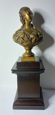 Eine österreichische vergoldete Bronzebüste von Madame la Comtesse du Barry nach A. Pajou