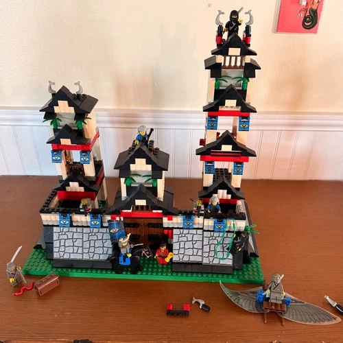 LEGO Castle: Flying Ninja Fortress (6093)  90 % Complete Legos (READ...) w/wings