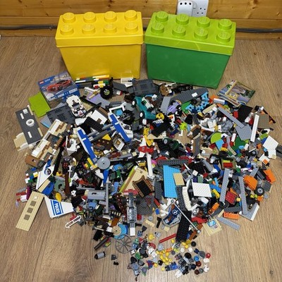Lego Konvolut 5kg gemischte Legosteine Minifiguren & 2x4 Aufbewahrungsboxen