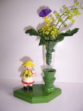 * Altes Erzgebirge * Blumenmädchen mit seltener Trichtervase * Aufsteller *