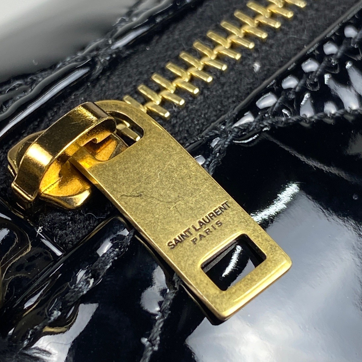 SAINT LAURENT Borsa a Mano Logo Cilindrica Smalto Trapuntato Borsa a Mano Patent Leat...