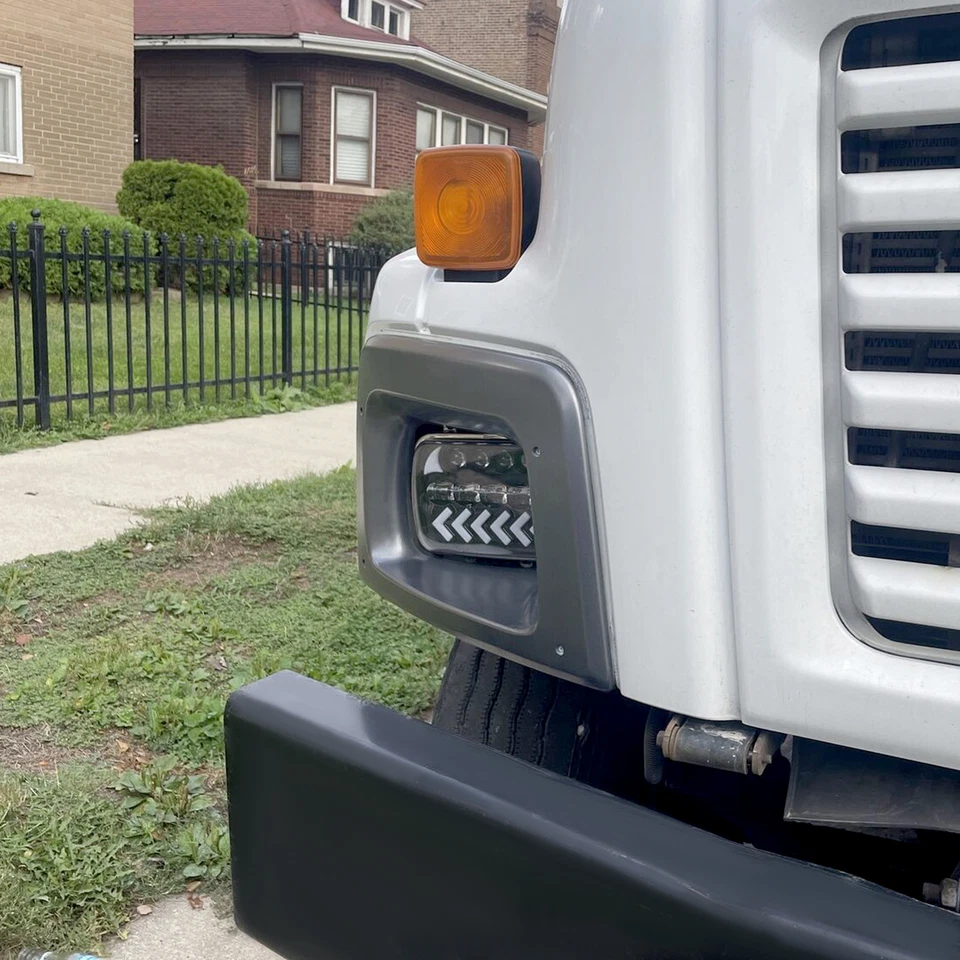 For Chevrolet C6500 C7500 C8500 03-09 Headlight Bezel Trim Set Driver+Passenger Foto 4 de 4