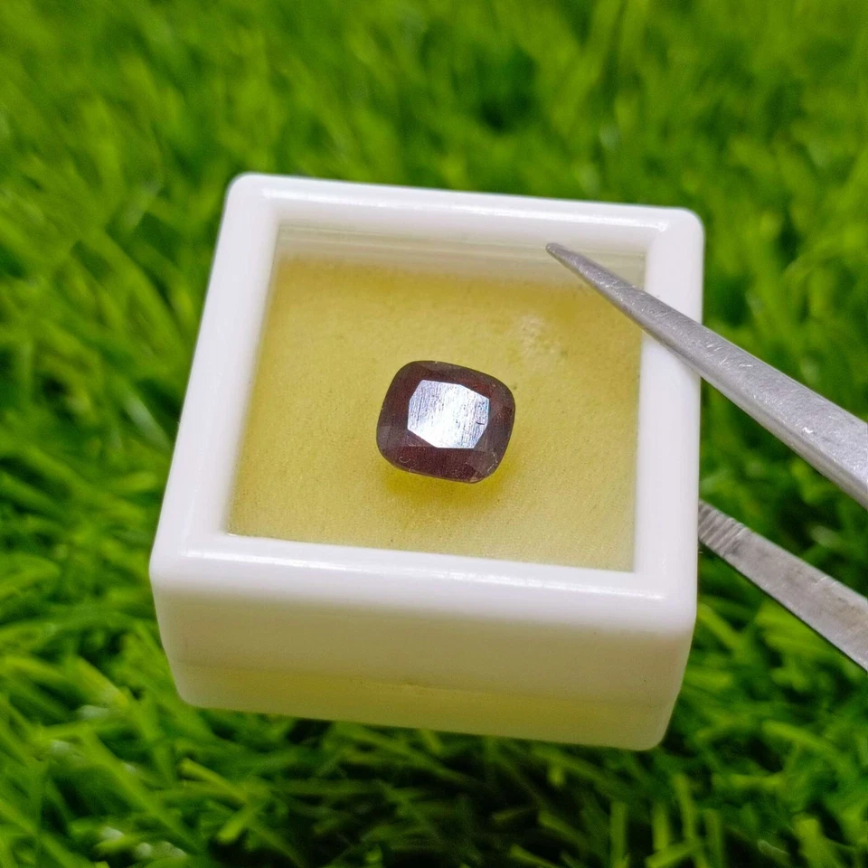 3 Carats Square Shape Cusion Cut Red Color Natural Pyrope Garnet Gemstone - Image 2 of 4