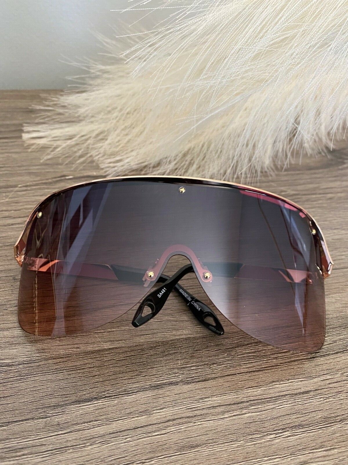 Stylish Oversized Women's Sunglasses for a Fashionable Look