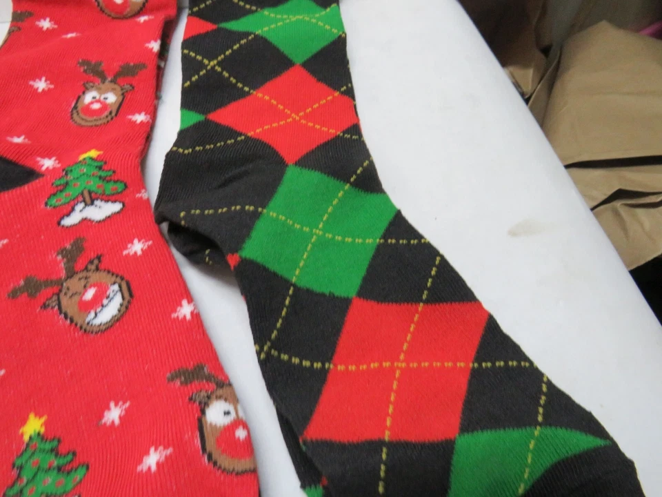 Christmas Mamia Size 9-11 Socks Holiday Feliz Navidad 3 pairs NWT - Image 4 of 4