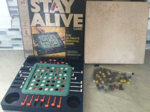 1970 VINTAGE "STAY ALIVE" COMPLETE BOARD GAME MILTON BRADLEY