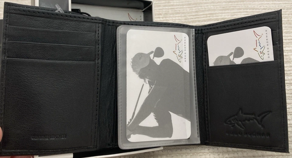 Cartera Greg Norman de cuero para hombre triple negra con emblema de tiburón en caja tiene defecto Foto 3 de 4