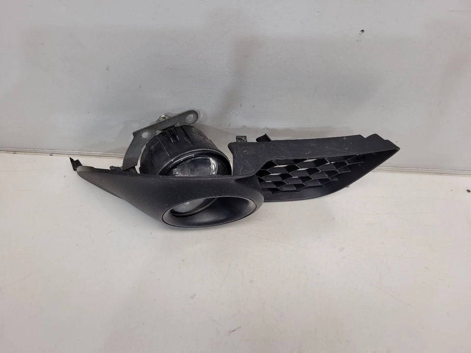 2008-15 Mitsubishi Lancer (Sedan / Ralliart) Passenger Right Fog Light W/ Bezel - Image 2 of 4