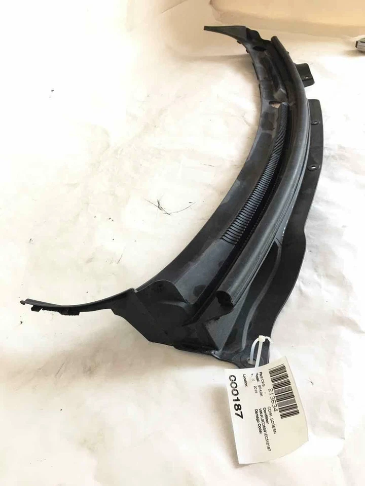 Chevrolet Spark 2014 limpiaparabrisas cubierta de rejilla de pantalla 95328699 OEM Foto 2 de 4