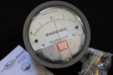 Dwyer 2304 W37Y Magnehelic Differential Pressure Gauge 2-0-2 in