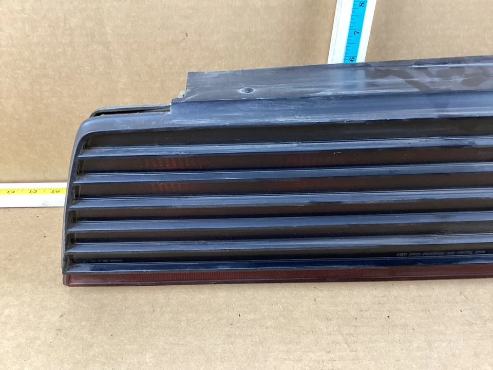 Conjunto de luz trasera izquierda del lado del conductor Pontiac Firebird 1982-1984 transmisión automática Foto 2 de 4