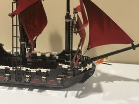 Lego 4195 Pirates Caribbean Queen Anne's Revenge W/ Manual And Minifigures