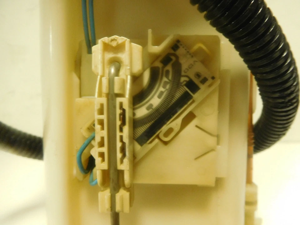 Conjunto de bomba de combustible Saturn L300 2004 6 cilindros Foto 3 de 4