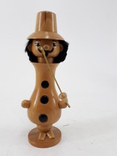 Smoczek NRD Wędzarniak Z kapeluszem i fajką brązowy z drewna 20,5 cm