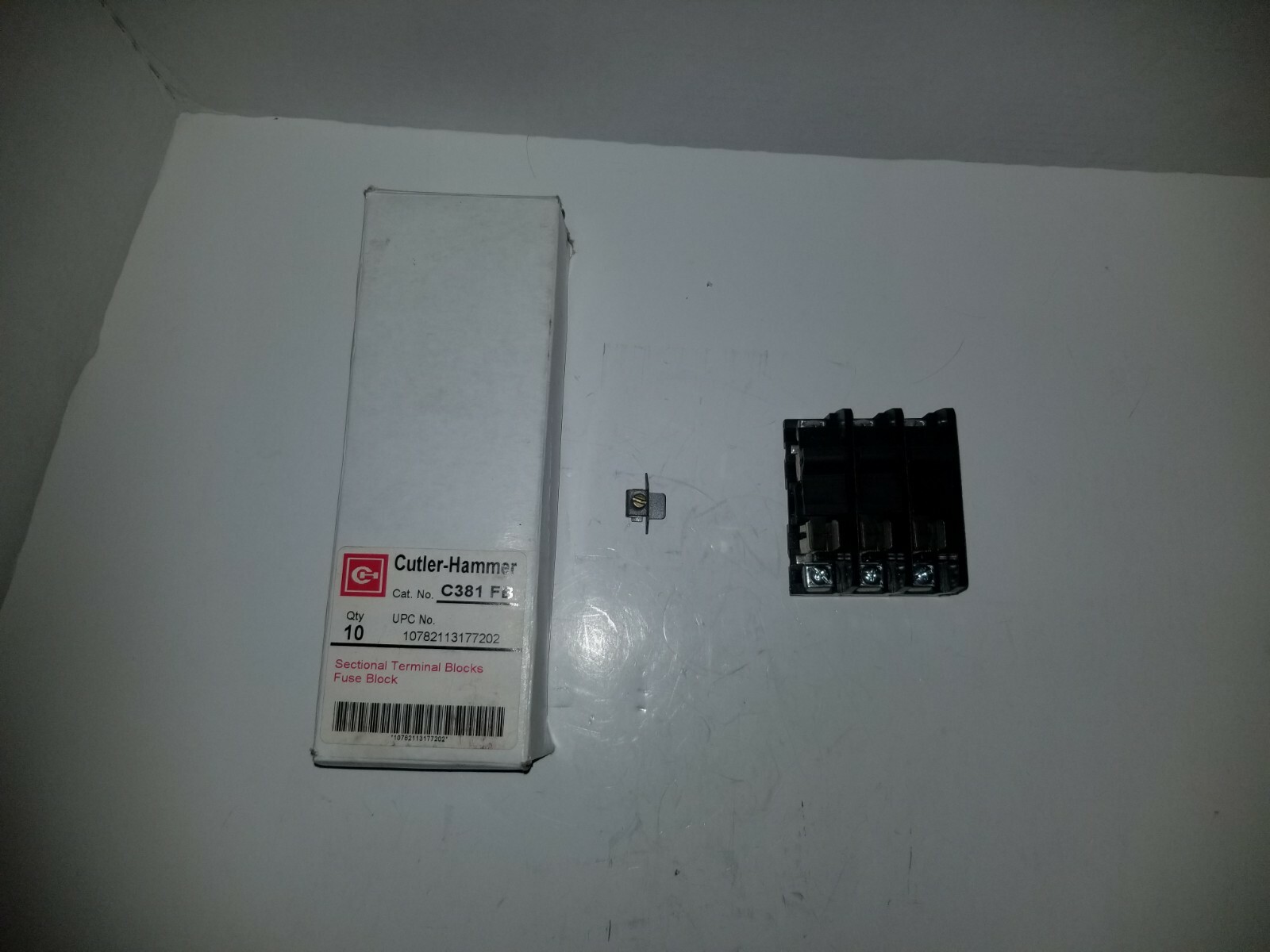 Cutler Hammer Sectional Terminal Blocks Fuse Block, 600V, 30A, C381FB