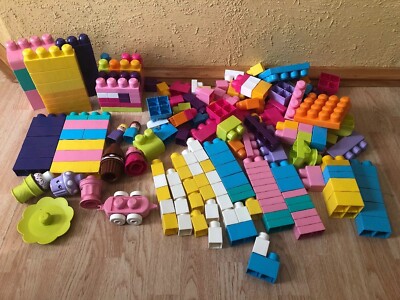 Lot Of Mega Bloks With 205 pcs