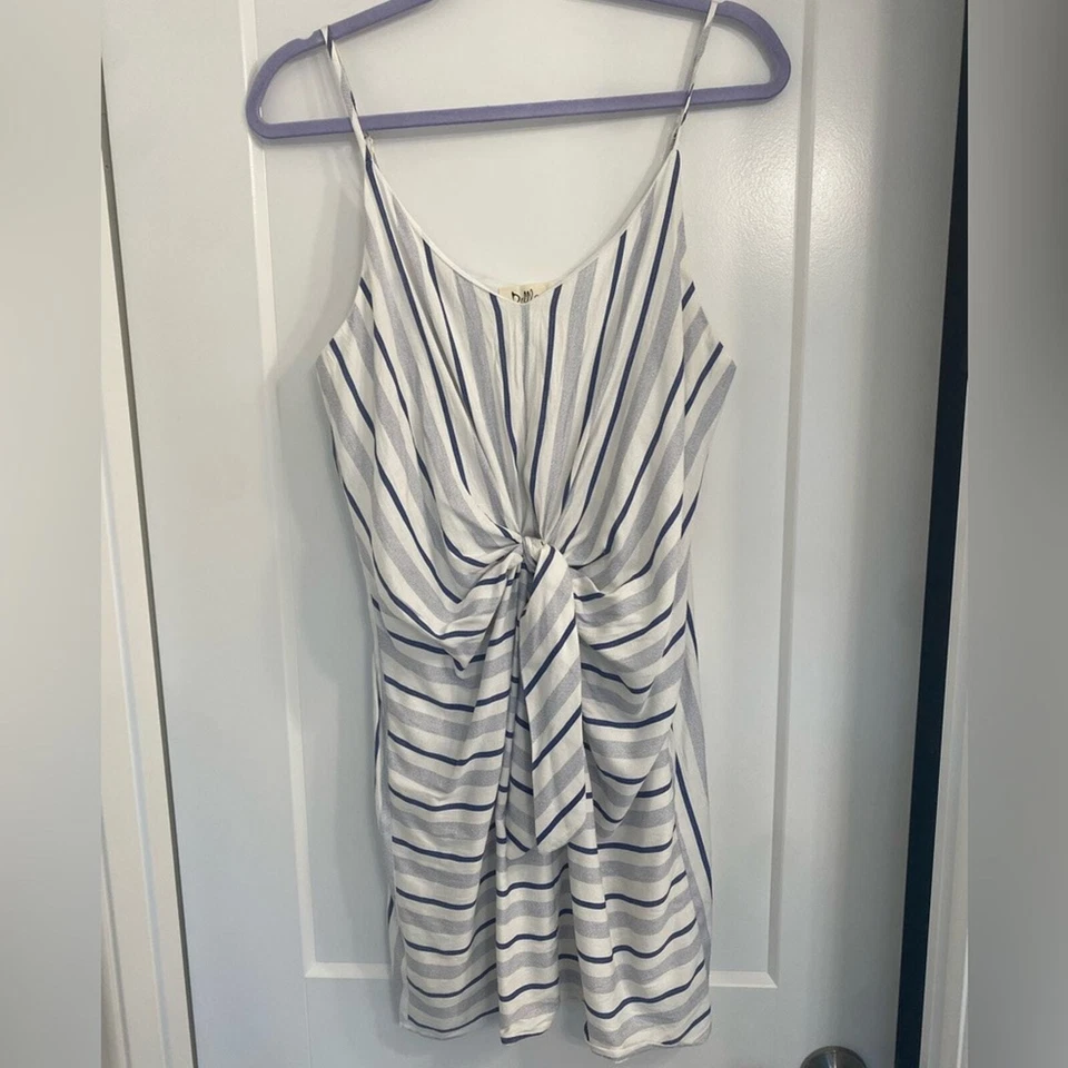 DollHouse | Mini vestido de algodón a rayas con corbata frontal | Talla: M | Usado en Excelente Condición Foto 2 de 4