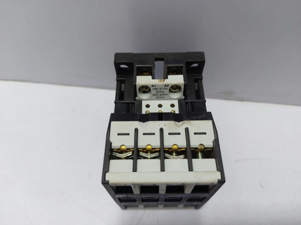 Benedikt & Jager K3-10A00-40 Electrical Contactor 180-210V 50Hz / 200-240V 60Hz - Image 2 of 4