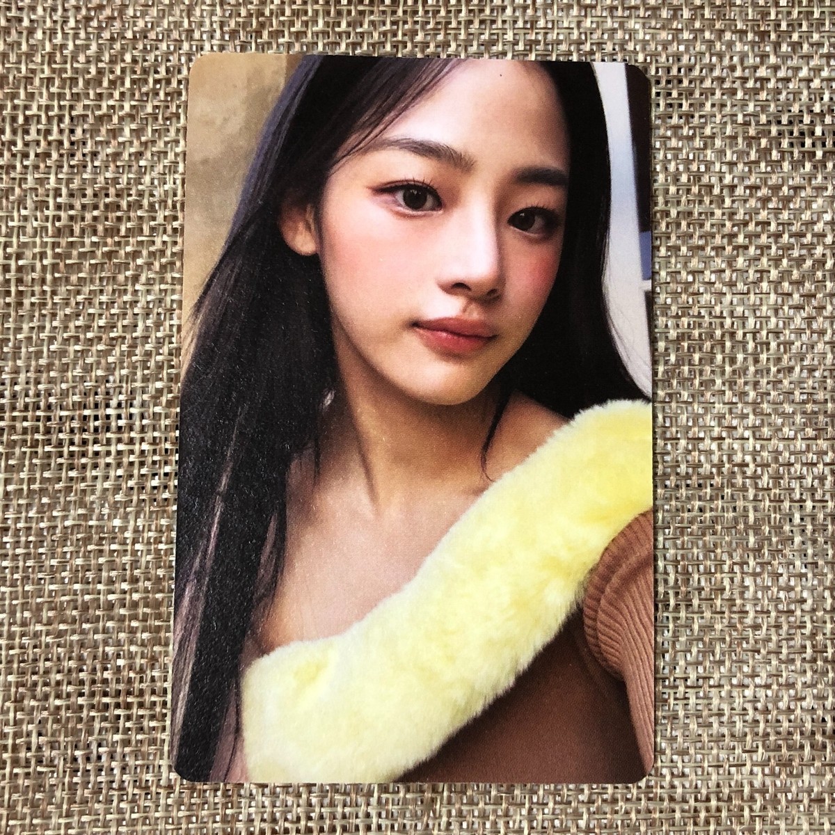 NEWJEANS MINJI #5 [1st EP NEWJEANS] Official Photocard, Bluebook