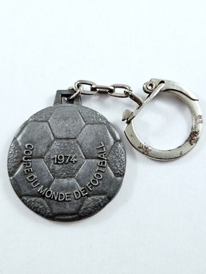 SCHLÜSSELANHÄNGER - FERNSEHER ITT SCHAUB-LORENZ - WM 1974 FUSSBALL -