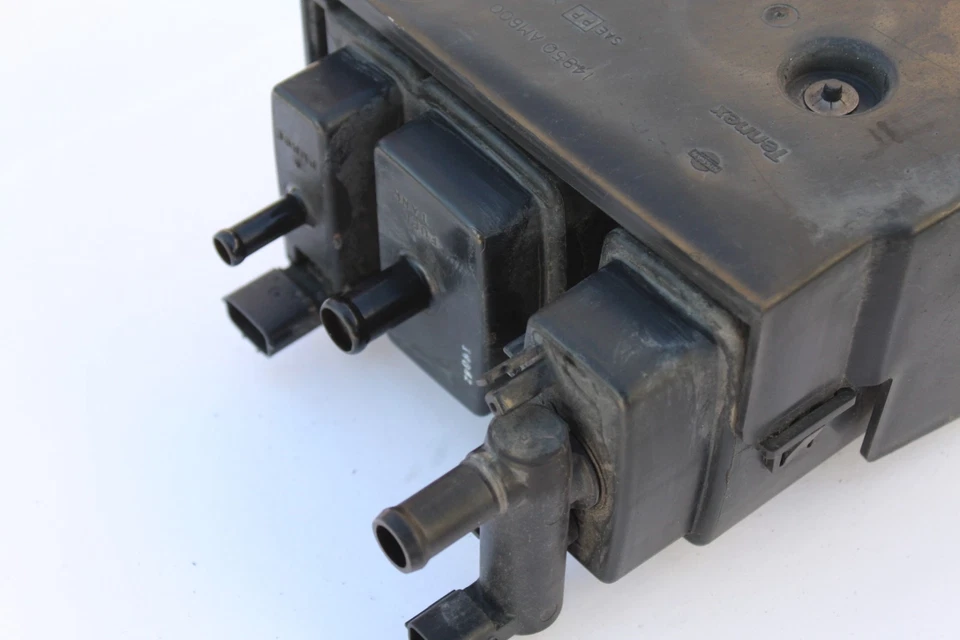 Infiniti G35 2003-2004 cupé bote de carbón de vapor de combustible J4178 Foto 3 de 4