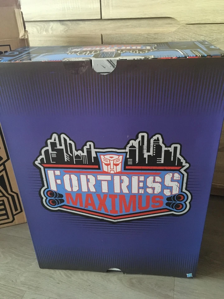 TRANSFORMERS GENERATIONS TITANS RETURN - FORTRESS MAXIMUS SDCC 2016 Convention - Photo 3/4
