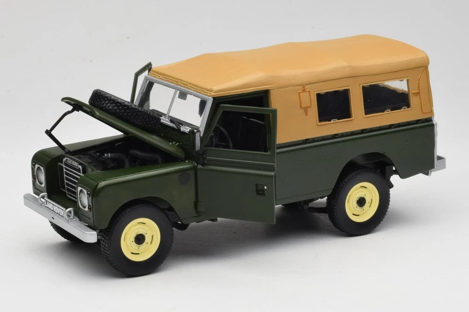 442000 Land Rover Series II Road Patrol Green Eagle Collectibles 1:18 - Imagen 2 de 4